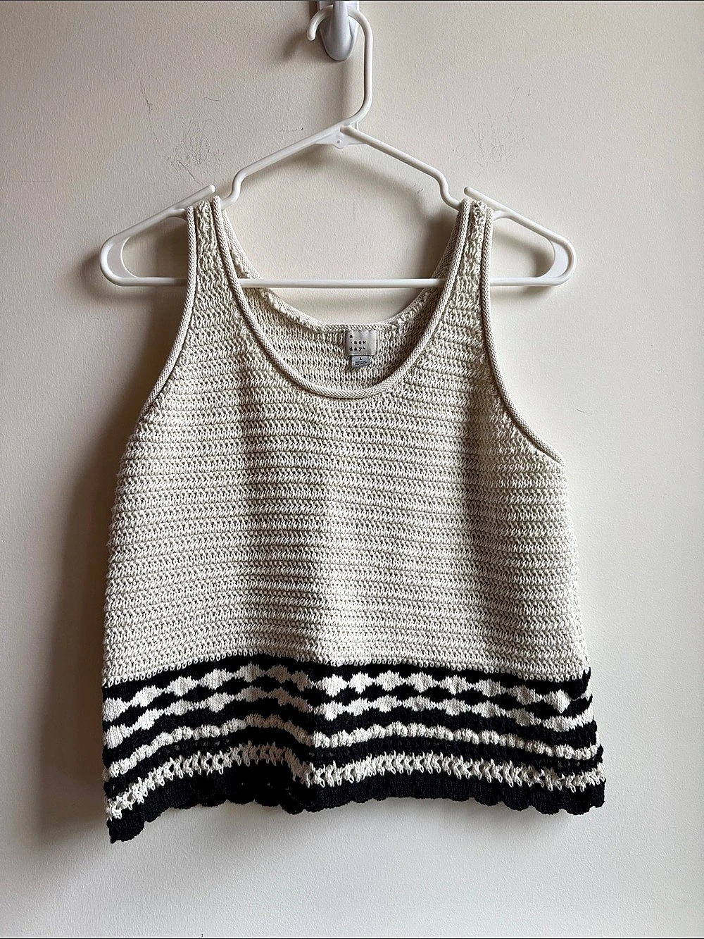a new day Geometric Knit Tank Top in Cream & Black Size Large